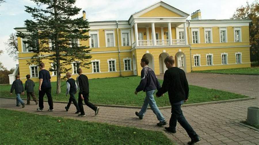 Сиротам продлят пребывание в детских домах до 23 лет