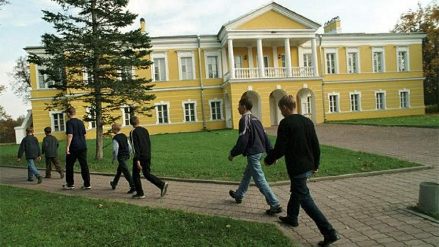 Насилие в детдомах и приставания таксистов: самые громкие секс-скандалы 2018-го