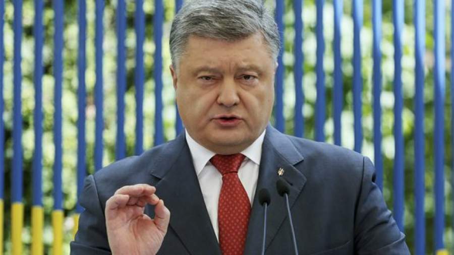 От Порошенко требуют дать права всем нацменьшинствам Украины