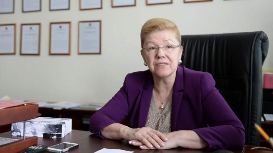 Мизулина требует лишать неплательщиков алиментов поддержки от детей