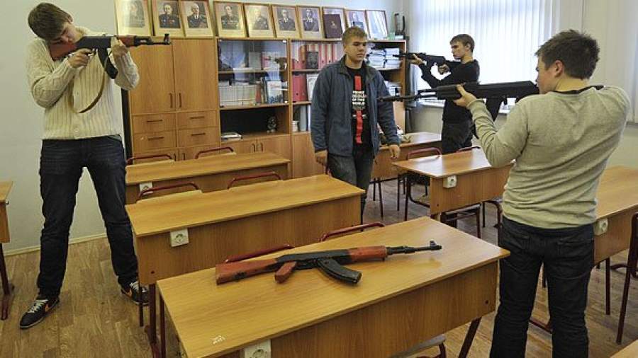 Минобороны проведет в учебных заведениях уроки мужества
