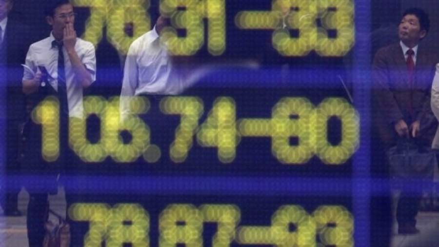 Минфин и ФСФР спихивают друг на друга рынок валютных спекуляций