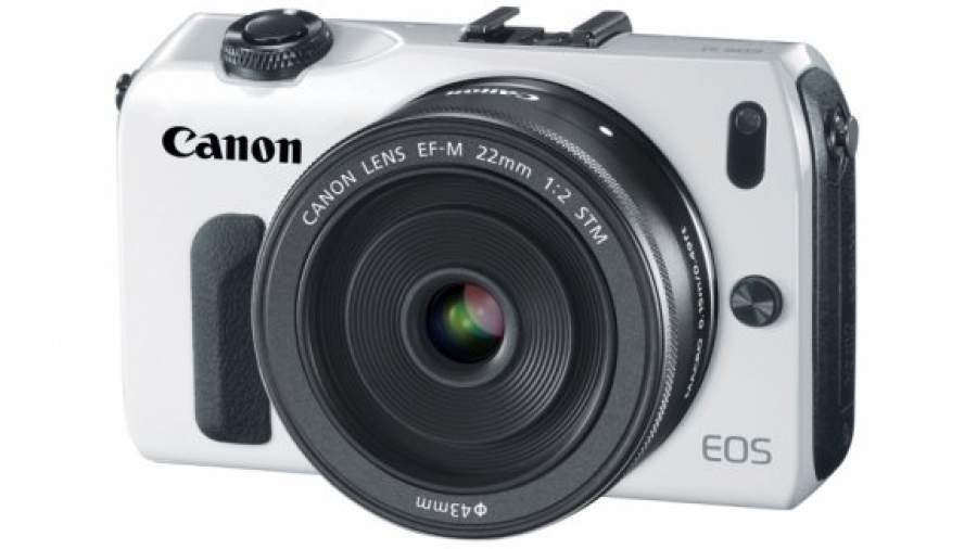 Canon дебютировала в нише беззеркальных камер