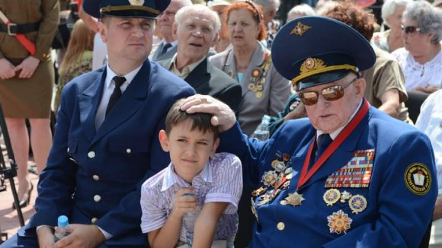 На патриотическое воспитание хотят выделить 1,7 млрд рублей