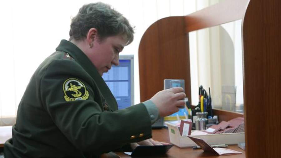 Россиянам нужно всё меньше загранпаспортов
