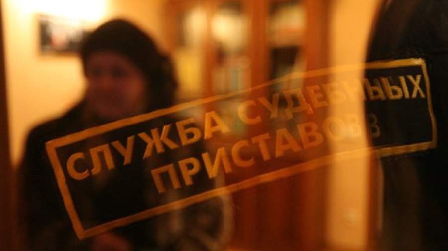 Приставам оставят право запрещать должникам выезд за рубеж