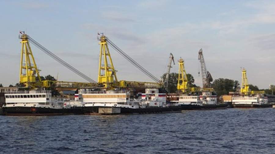Плавающий кран спас от бомбового голода «Адмирала Кузнецова»