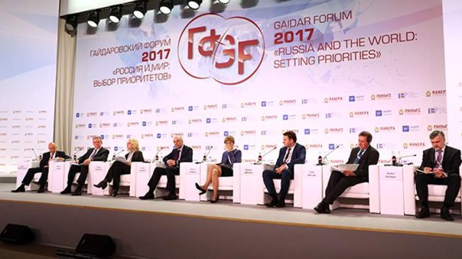 Топ-чиновники РФ о будущем экономики: росте и его условиях