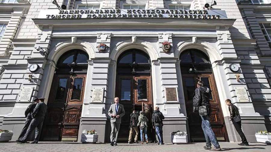 Вездефон, умные кроссовки и браслет с таблетками