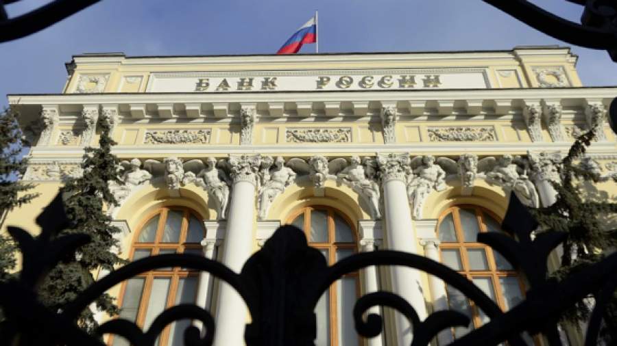 Банки получили право блокировать валютные контракты клиентов