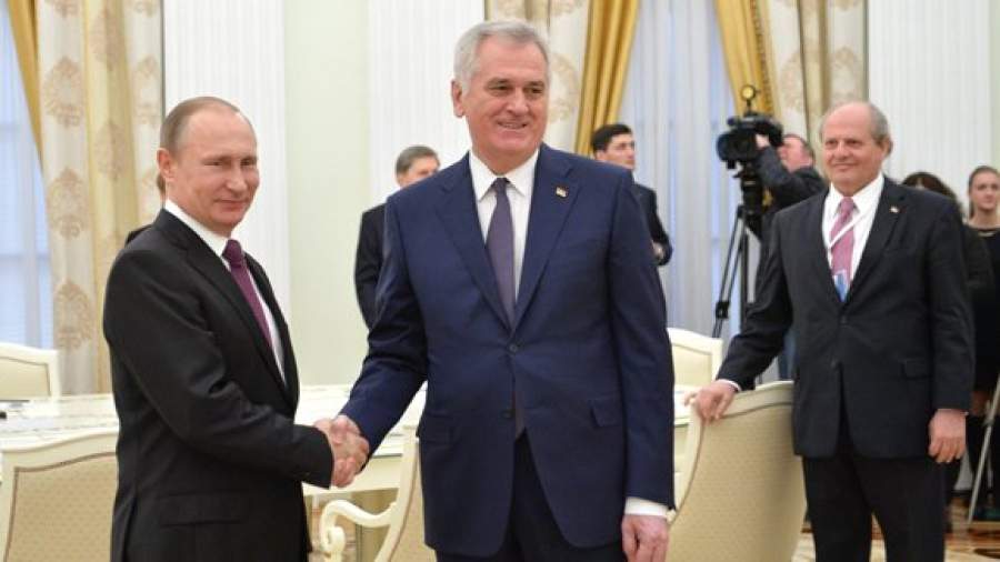 Сербский президент пообещал российскому не вступать в НАТО