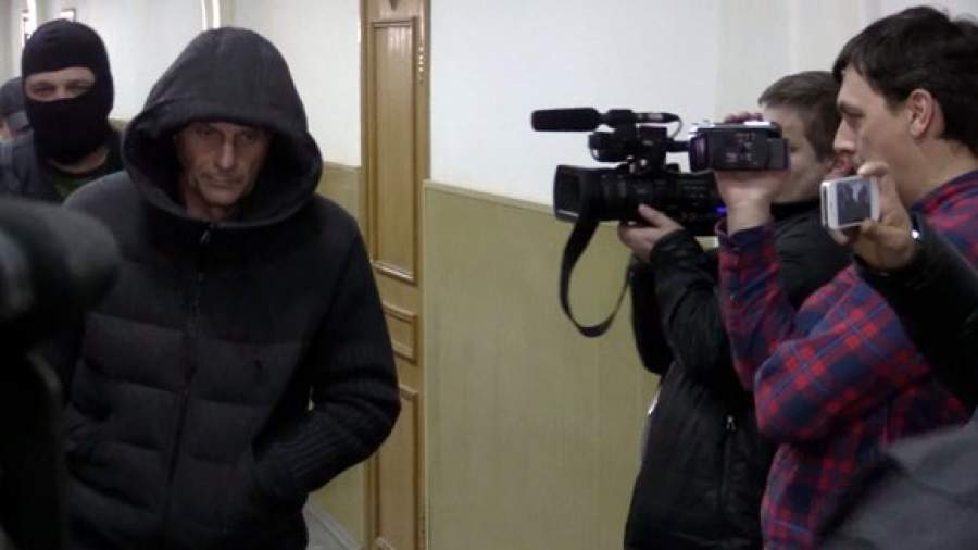Сахалинского губернатора приземлили в Москве