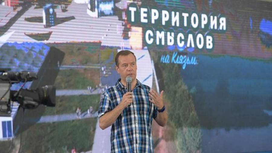 Премьер обсудил развитие страны с молодыми экономистами и бизнесменами