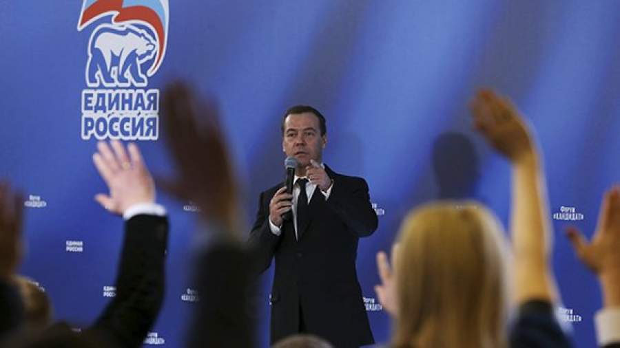 Медведев назвал участников праймериз «будущей властью»