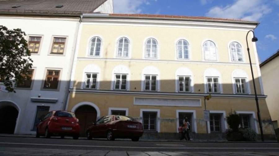 В доме Гитлера расположатся мигранты