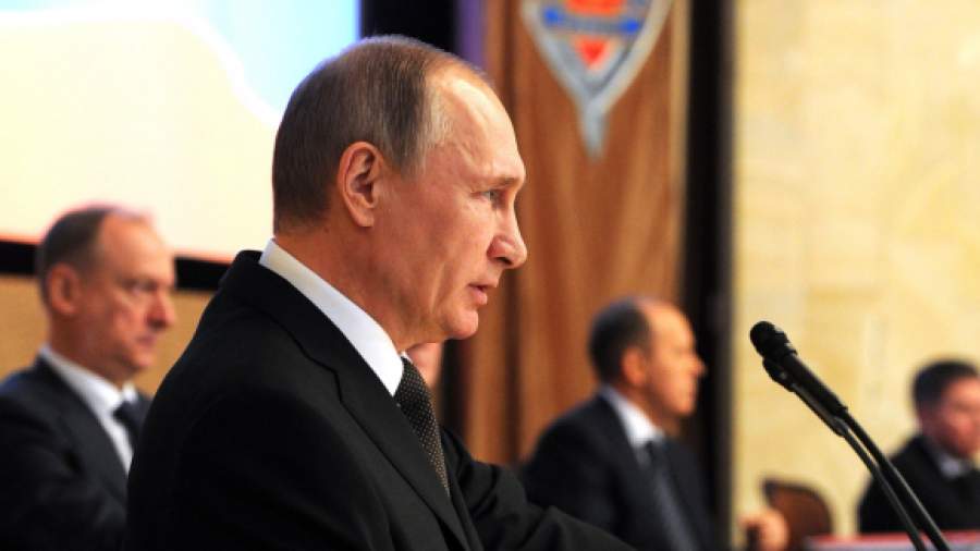 Путин поручил ФСБ защитить Россию от террора и вмешательства в выборы