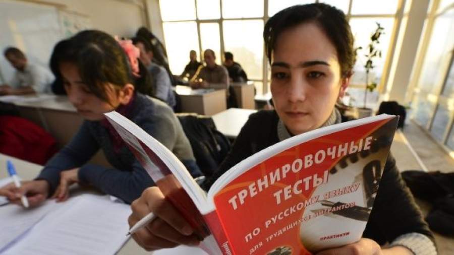 Минобрнауки разработало тесты для глухонемых мигрантов