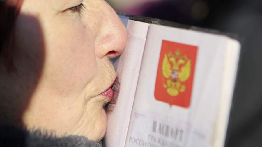 МИД: эмигранты стали реже отказываться от российского гражданства