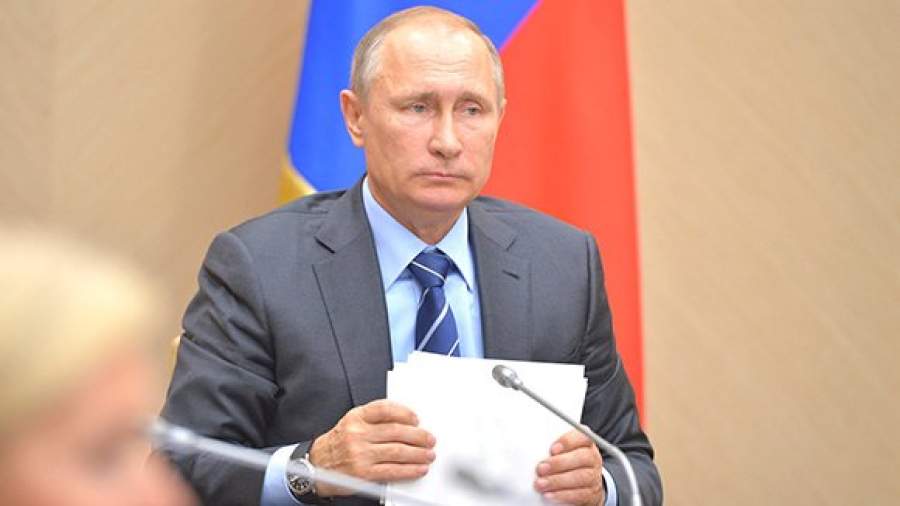 Президент наградил героев и провел заседание Совбеза