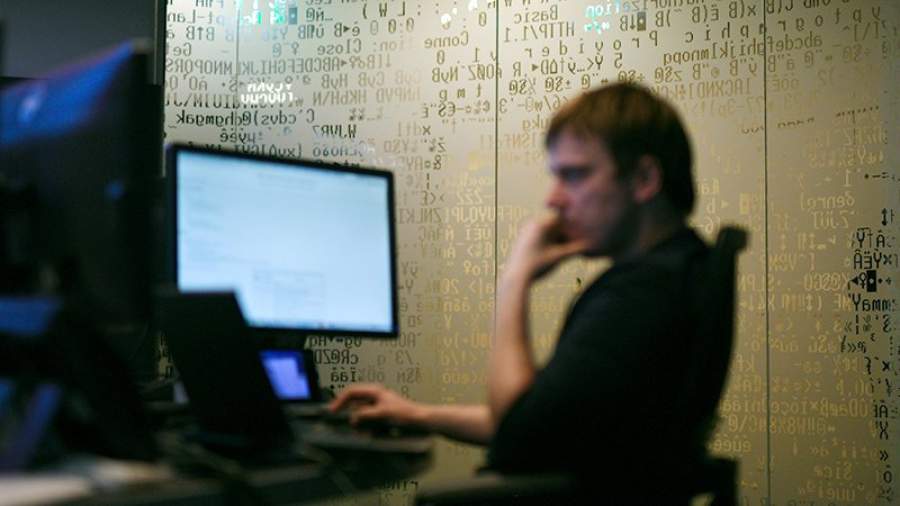 Российских программистов обяжут сдавать код программ в Минкомсвязи