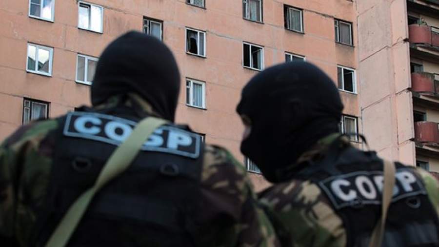 Спецоперация силовиков в Петербурге продолжается