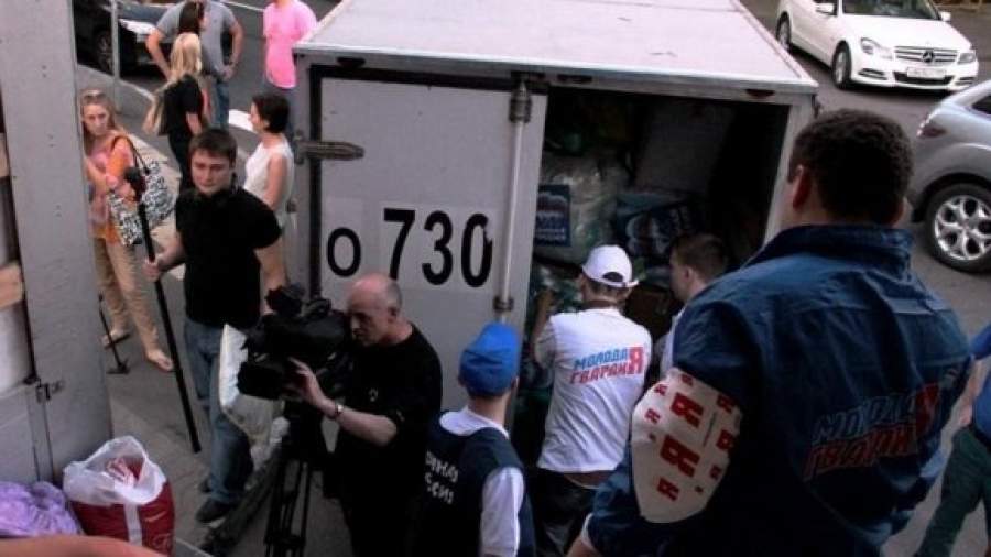 Единороссы обвиняют конкурентов в провокации с наклейками