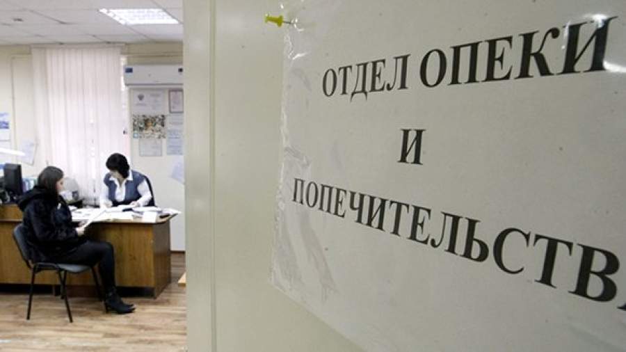 ВЦИОМ: россияне по-прежнему поддерживают «закон Димы Яковлева»