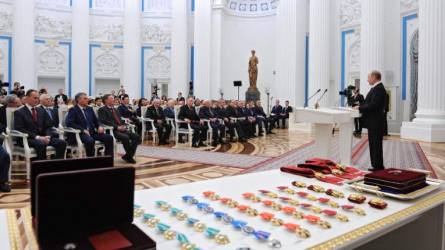 Владимир Путин вручил государственные награды