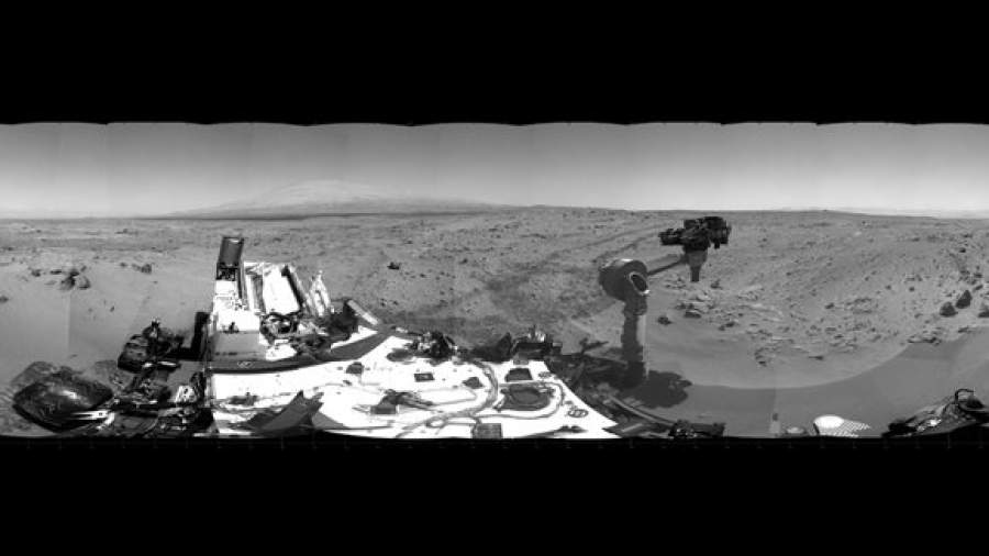 Марсоход Curiosity движется к озеру