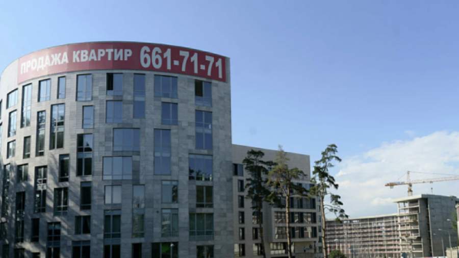 Продажи квартир в России за год упали вдвое