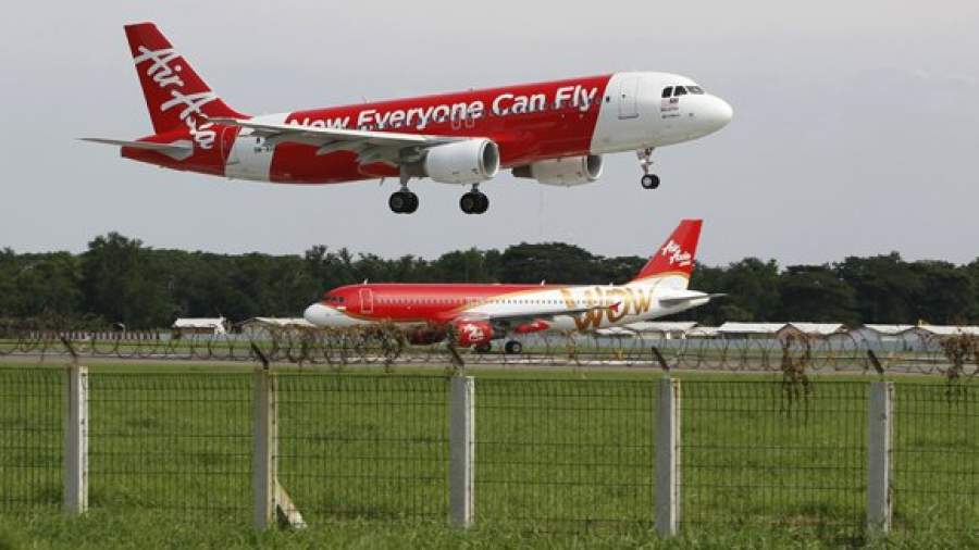 Самолет Air Asia бесследно пропал