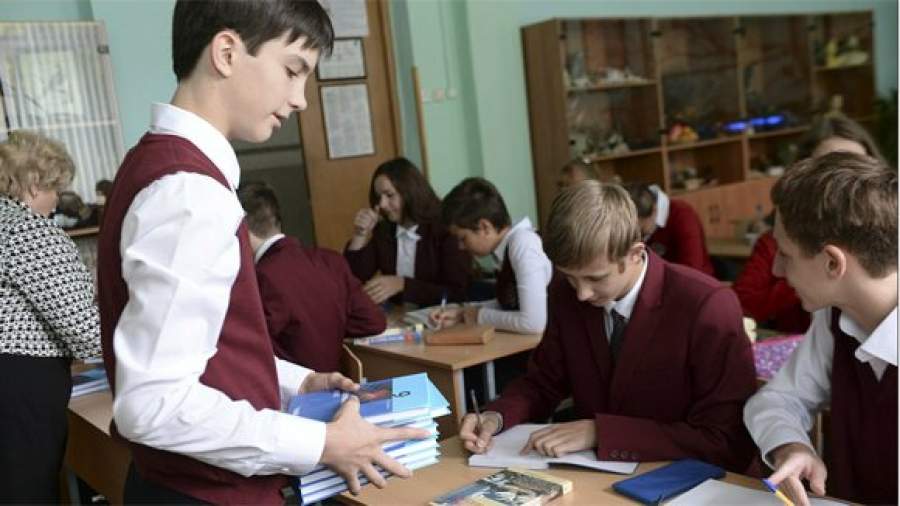 Ливанов потребовал разобраться с поборами в школах
