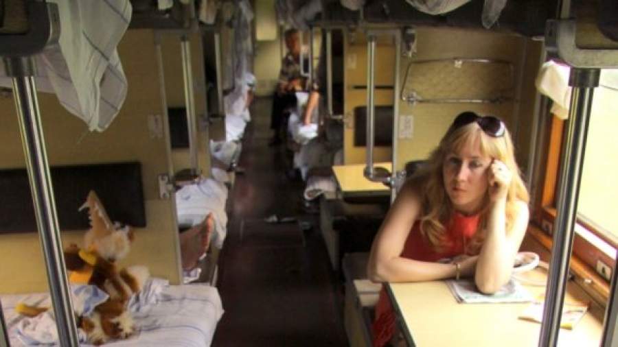 Гламурная русская чика подрочила в поезде