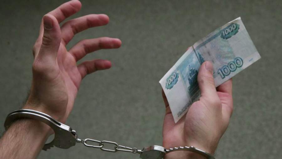 Учителям и врачам введут статью в УК за поборы