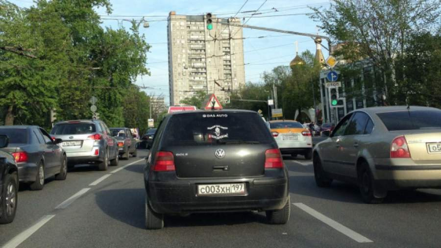 Из-за кризиса москвичи стали реже получать водительские права