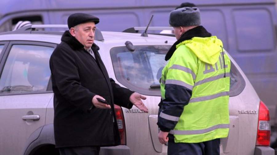 Лишать прав на вождение предлагают за 100 тыс. рублей долга