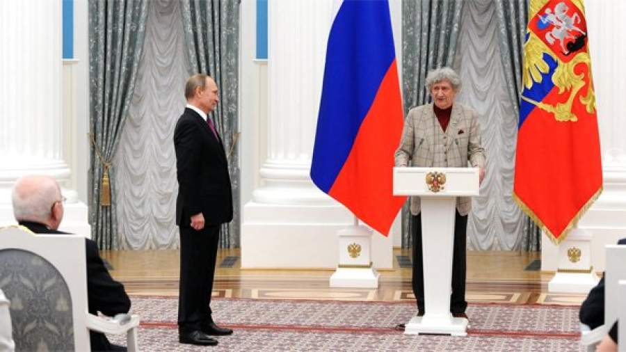 Путин наградил мультипликаторов и дизайнера мебели для детских садов