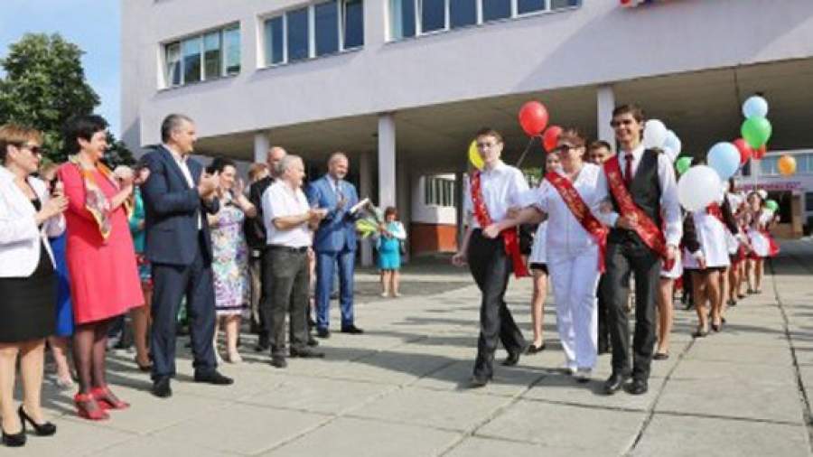 В Симферополе впервые проведут единый бал выпускников