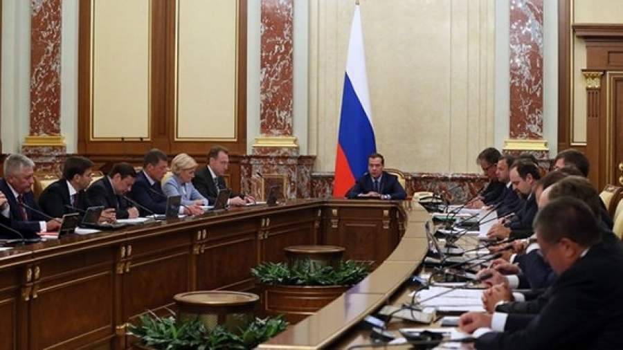 Правительство готовится отчитаться перед президентом за майские указы