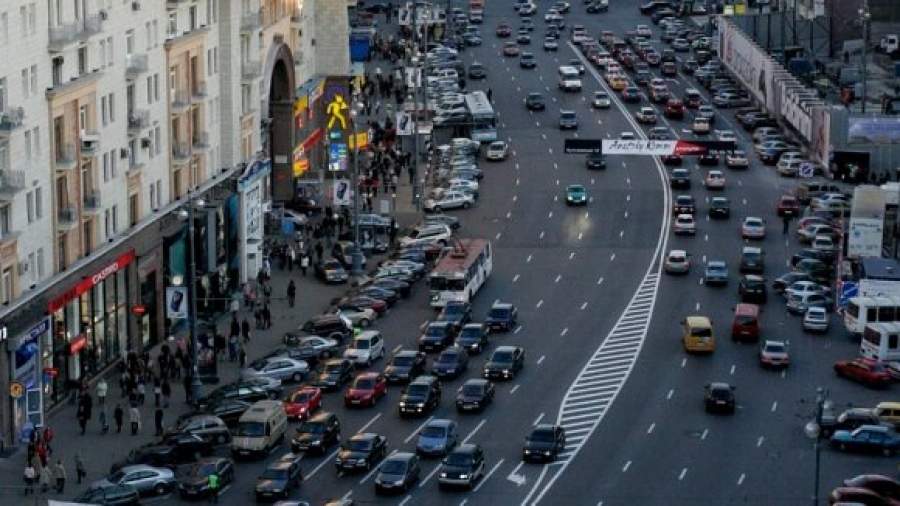 На Тверской запретили парковку — перед появлением платных стоянок