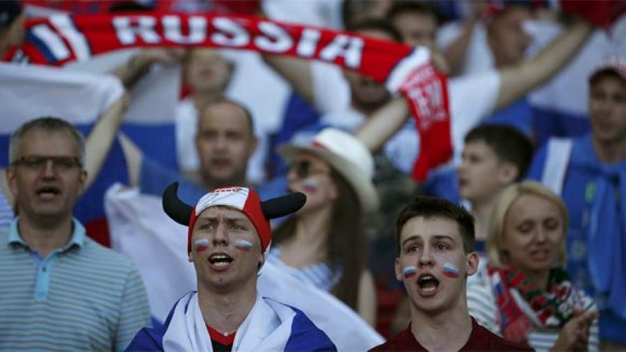 Сборную России проводили с Евро-2016 свистом и криками «Позор!»