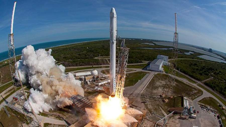 NASA решило не переносить полетов к МКС после взрыва ракеты Falcon