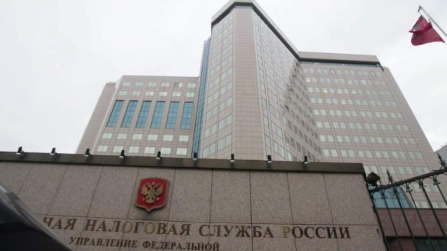 Налоговики стали вдвое меньше платить за ошибки