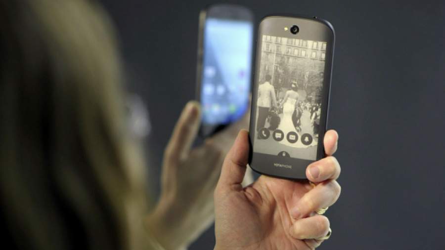 Производитель YotaPhone 2 обвинил YotaDevices в обмане пользователей