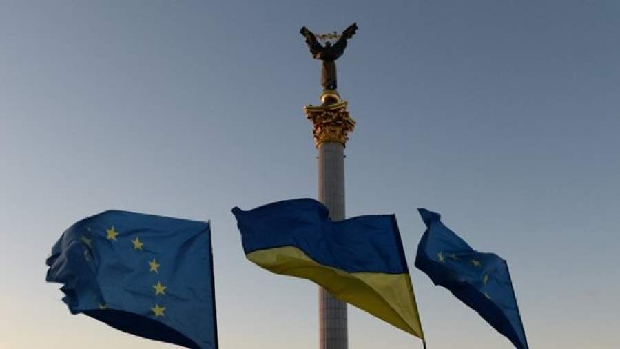 Россияне считают, что политику Украины определяют США и Евросоюз