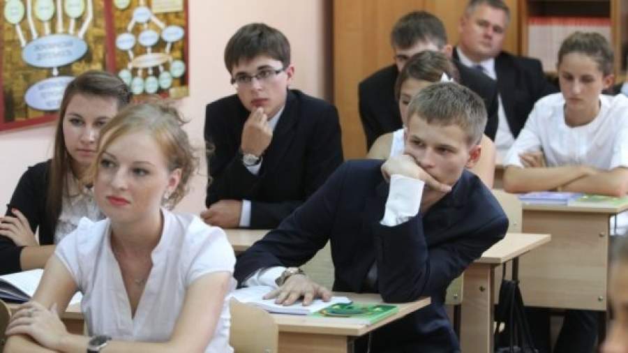 Родители с депутатами пытаются вбить клин между школами