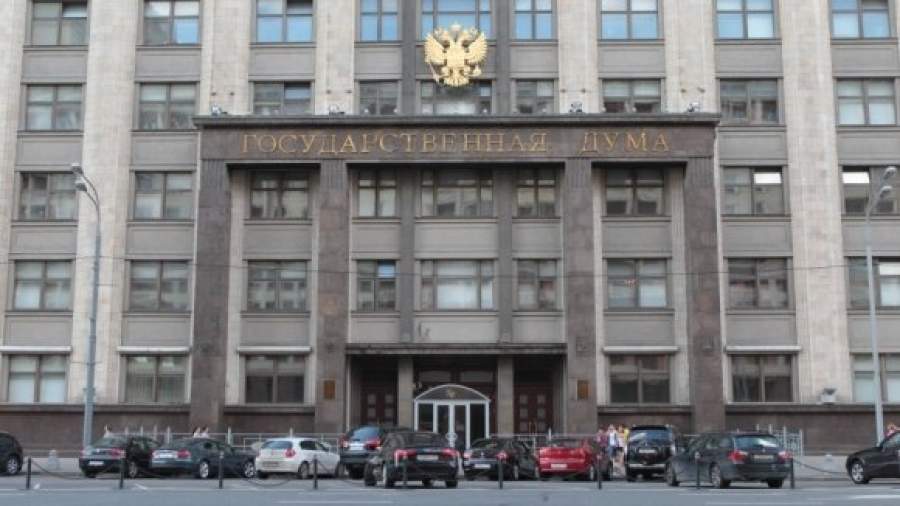 Чиновников обяжут отвечать сенаторам и депутатам за месяц