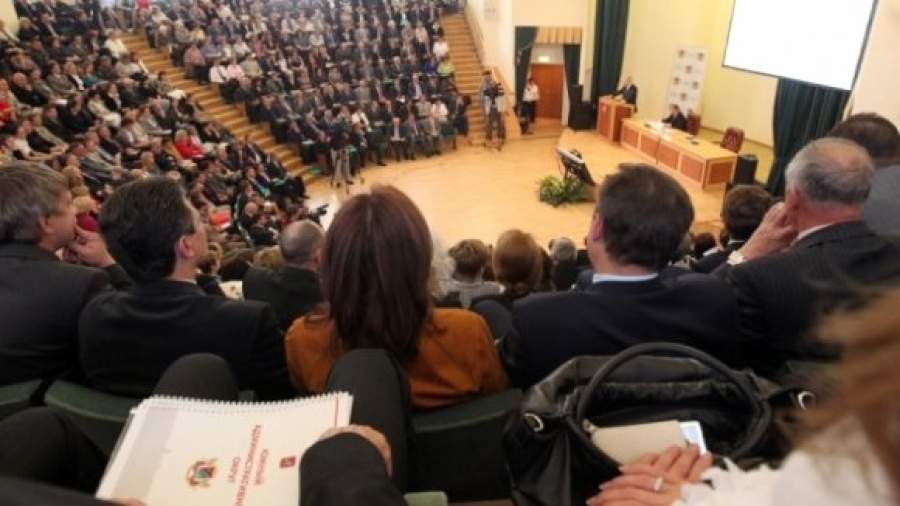 Мэрия поделилась властью с муниципальными депутатами