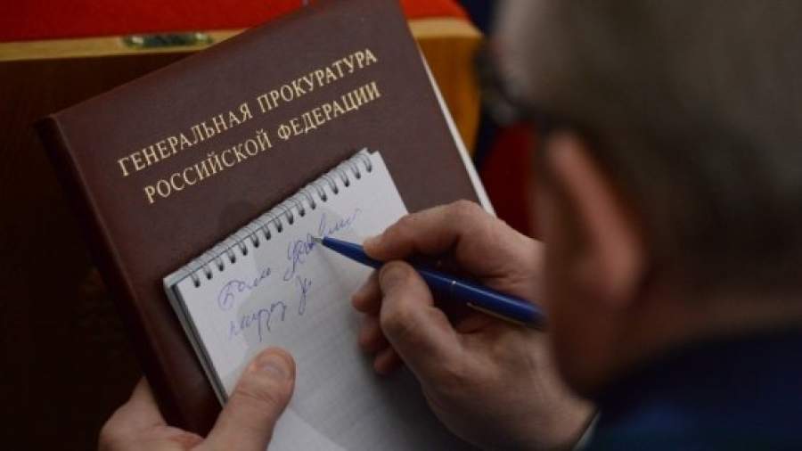 Прокурорам запретили впадать в ступор и заикаться, но разрешили курить