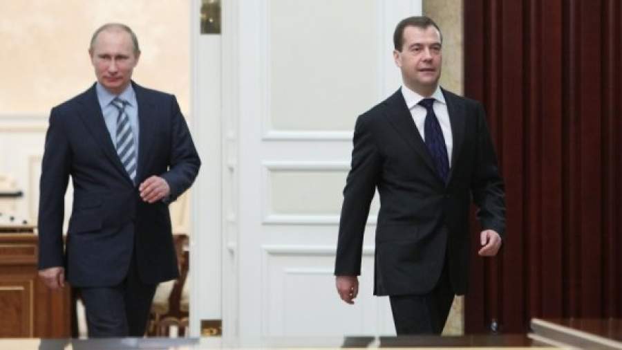 Медведев привезет членов правительства к президенту